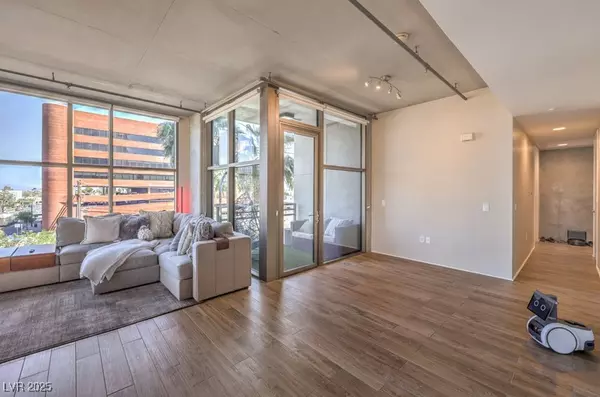 Las Vegas, NV 89101,353 E Bonneville AVE #379