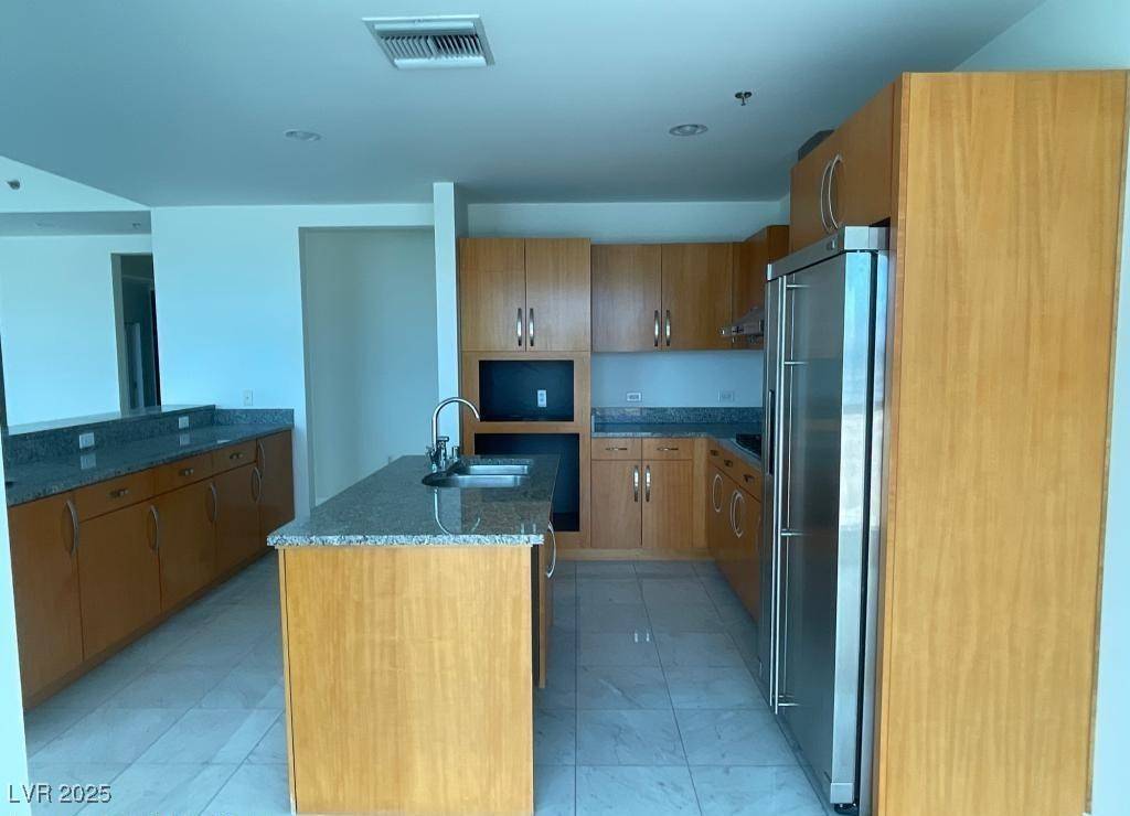 Las Vegas, NV 89103,4575 Dean Martin DR #3206