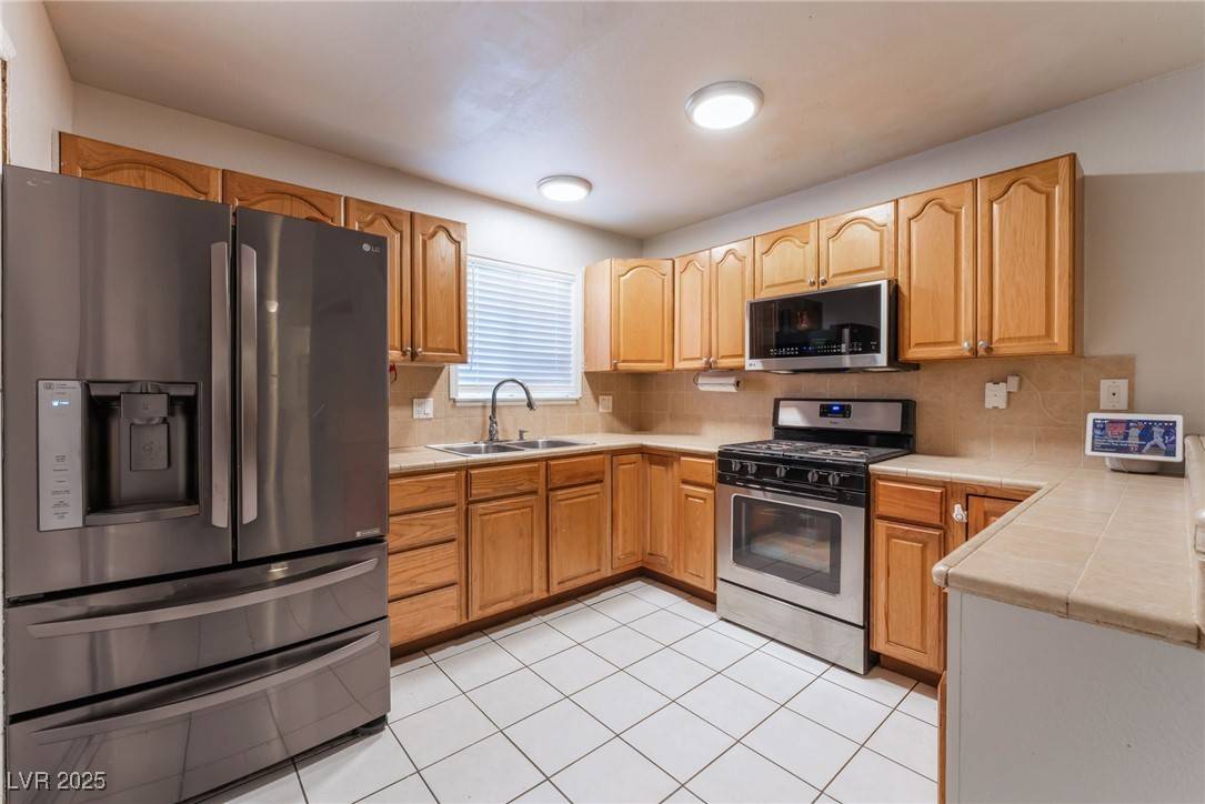 Las Vegas, NV 89107,6608 Burgundy WAY