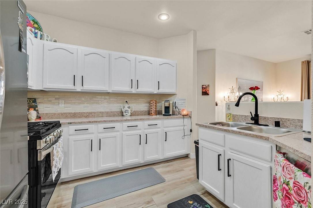 Las Vegas, NV 89128,8737 Red Brook DR #201