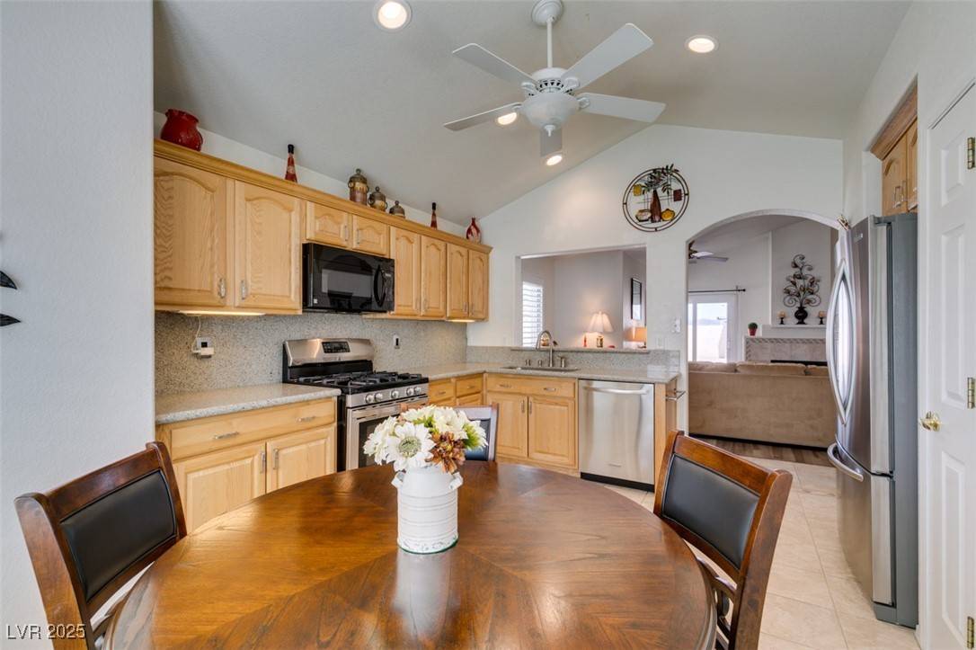 Henderson, NV 89074,6 Sandwedge DR
