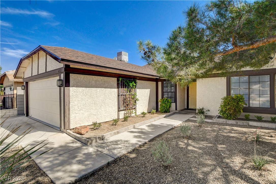 Las Vegas, NV 89108,6521 Faith Peak DR