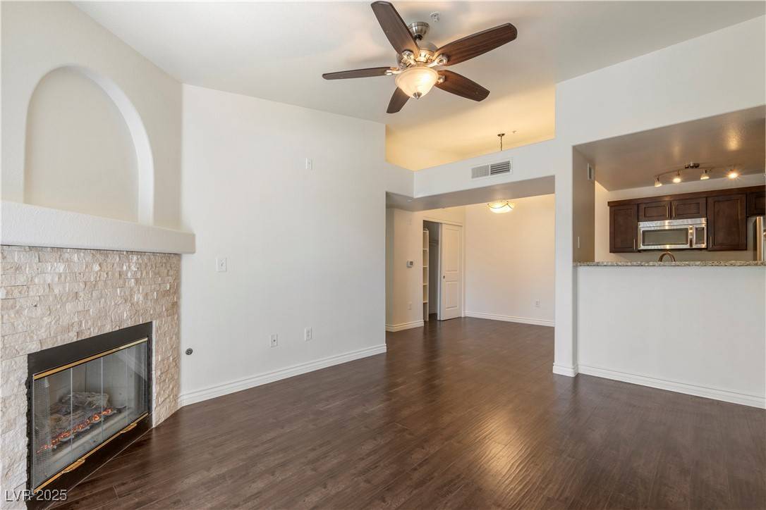 Henderson, NV 89052,950 Seven Hills DR #2924