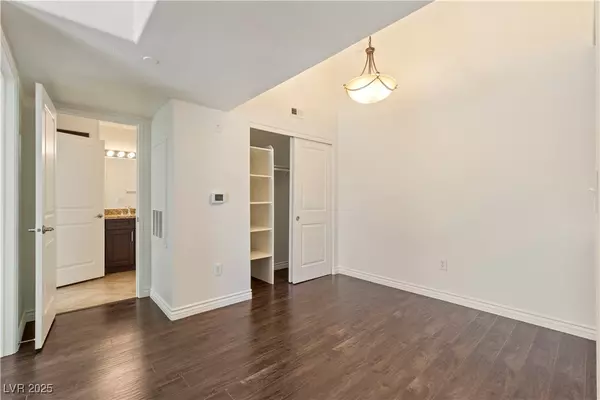 Henderson, NV 89052,950 Seven Hills DR #2924