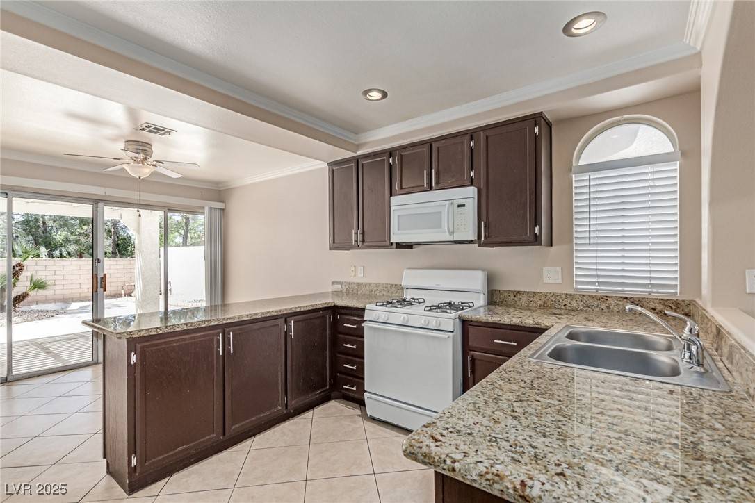 Las Vegas, NV 89117,9305 Hollycrest DR