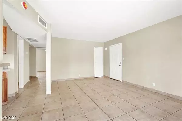 Las Vegas, NV 89115,2257 Colebrook ST