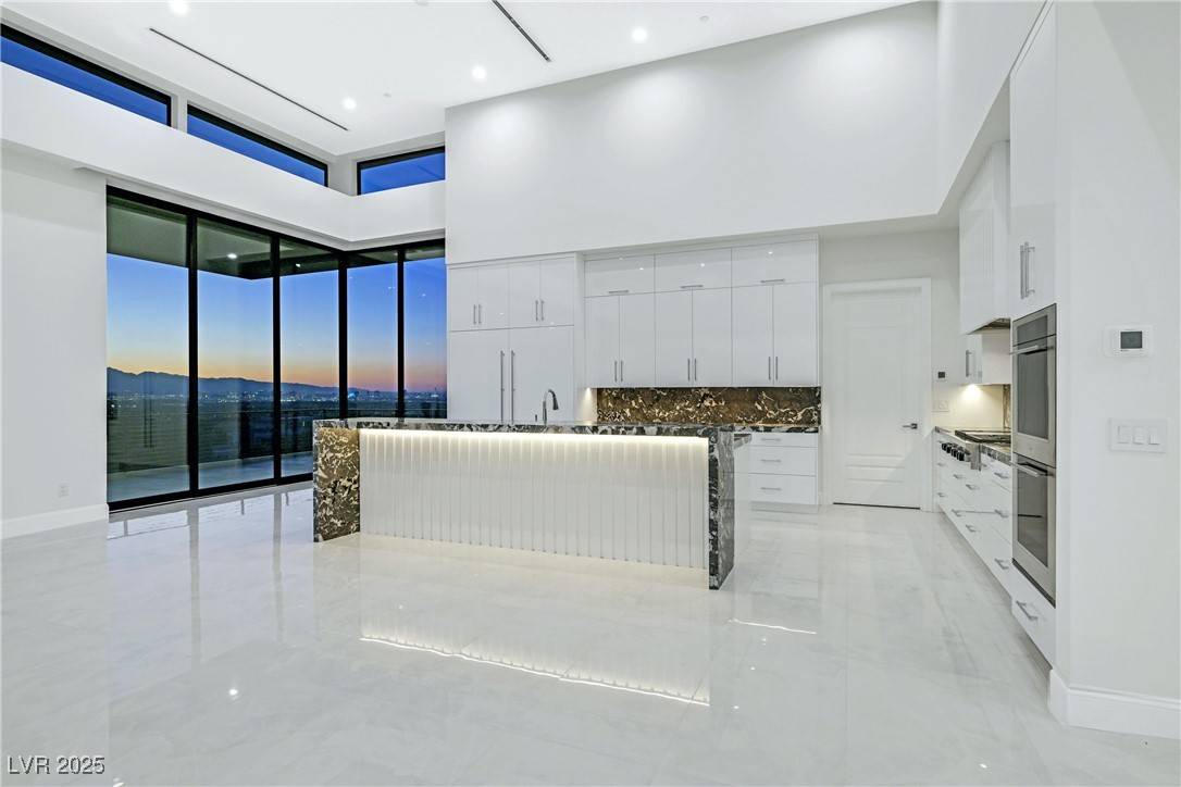 Henderson, NV 89012,641 Majestic Rim DR