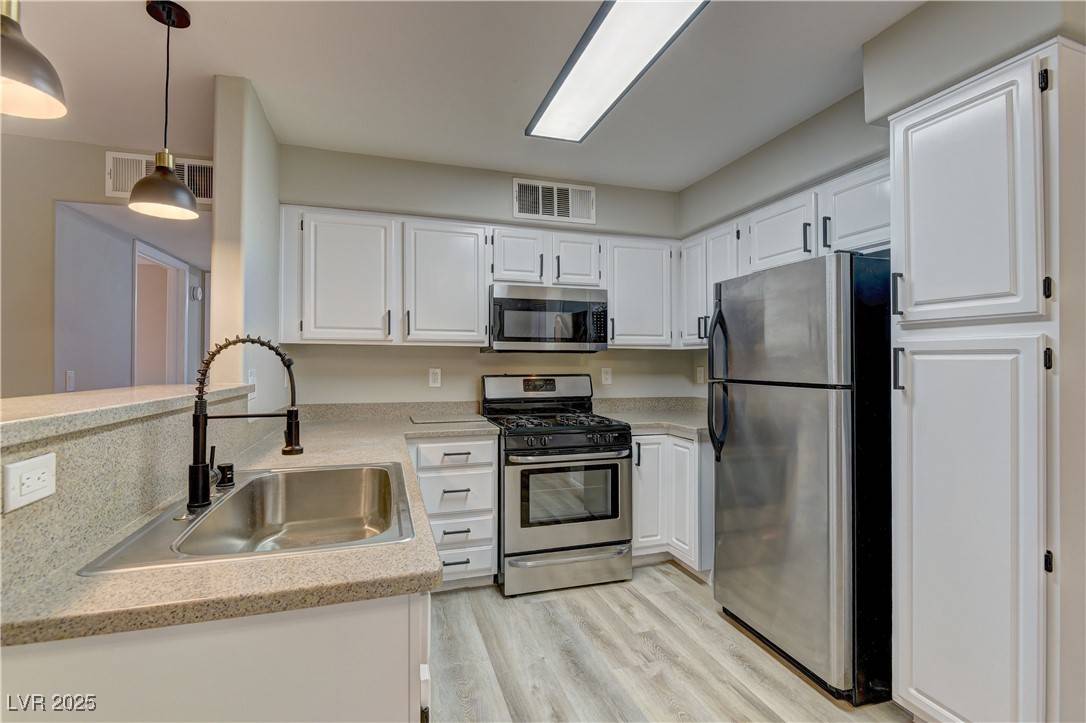 Las Vegas, NV 89122,5710 E Tropicana AVE #1216