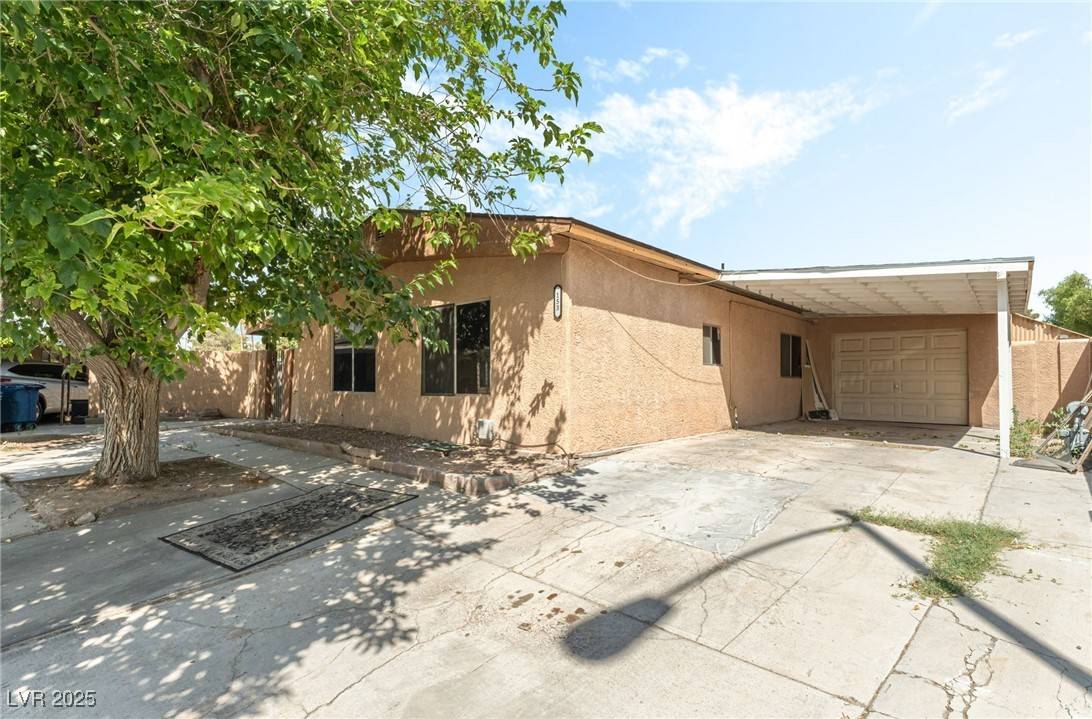 Las Vegas, NV 89110,153 Sir Thomas DR