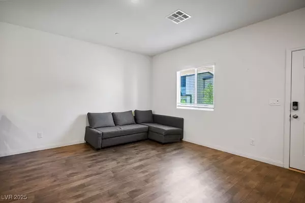 Henderson, NV 89044,532 Clearsable AVE