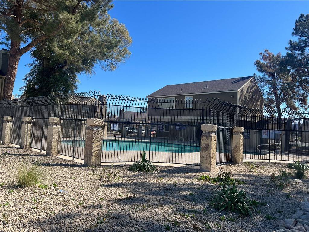 Las Vegas, NV 89121,4611 KRISSYLOUISE WAY #A
