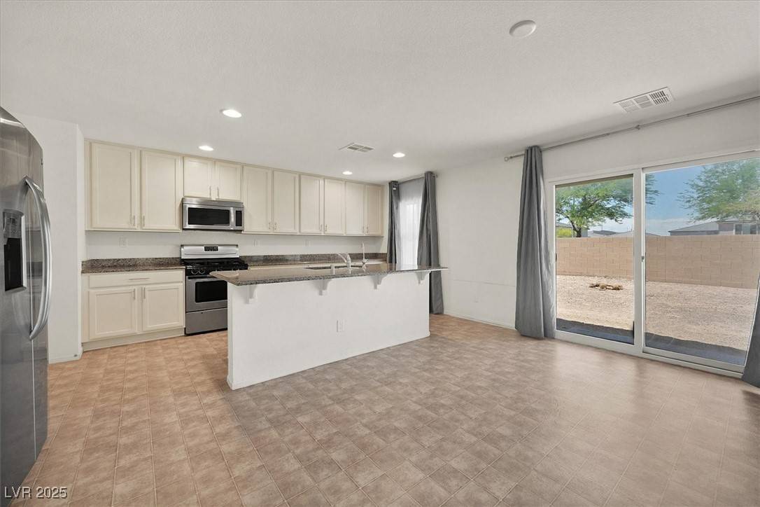 Las Vegas, NV 89141,5250 Chester Creek CT