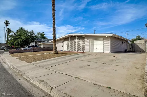 Las Vegas, NV 89142,2496 Golfers ST