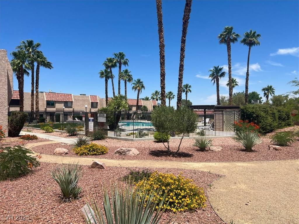 Las Vegas, NV 89107,6445 Ironbark LN