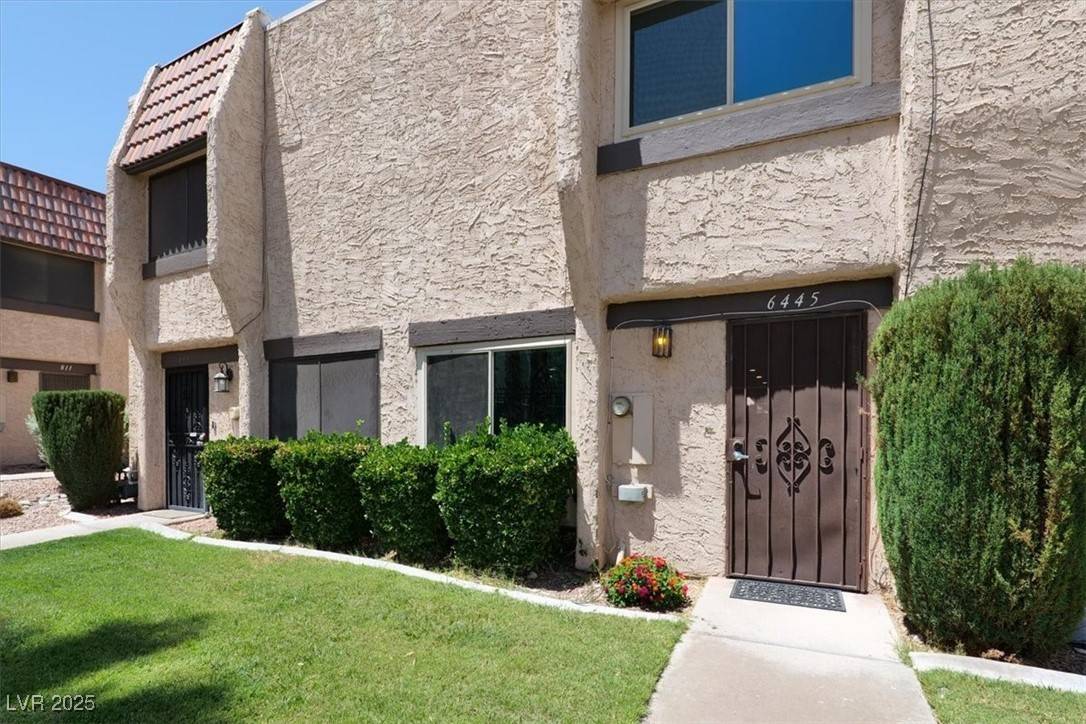Las Vegas, NV 89107,6445 Ironbark LN