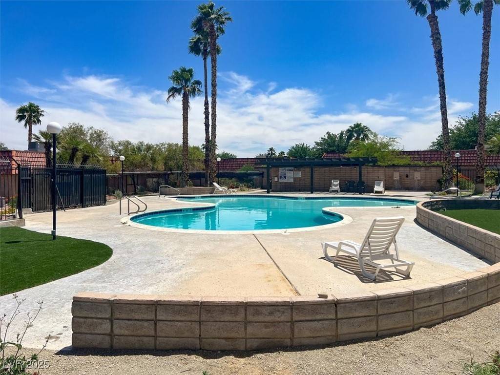 6445 Ironbark LN, Las Vegas, NV 89107
