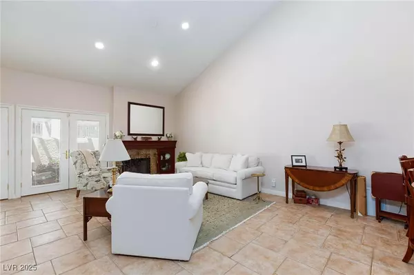 Las Vegas, NV 89117,2749 Lodestone DR