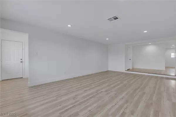 Las Vegas, NV 89102,4404 Hillcrest AVE