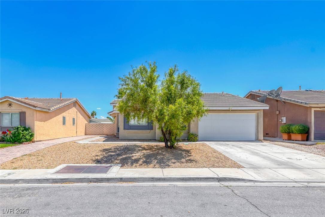 2103 Falcon Crest AVE, North Las Vegas, NV 89031