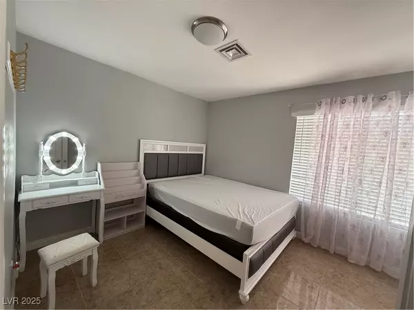 Las Vegas, NV 89103,6700 Oak Valley DR