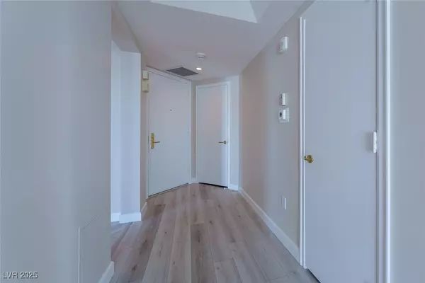 Las Vegas, NV 89109,2747 Paradise RD #2305