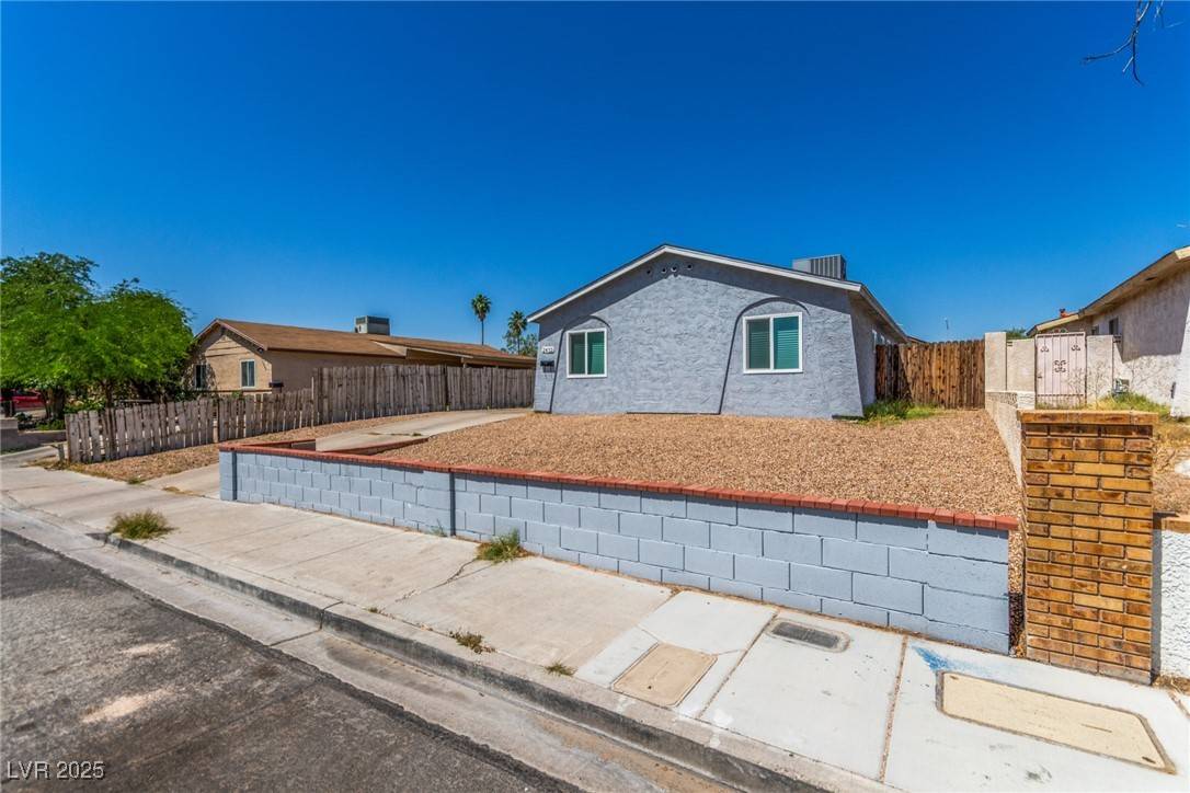 2432 Spanish CT, Las Vegas, NV 89108