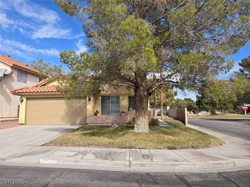 9516 Shallow Brook CIR, Las Vegas, NV 89117