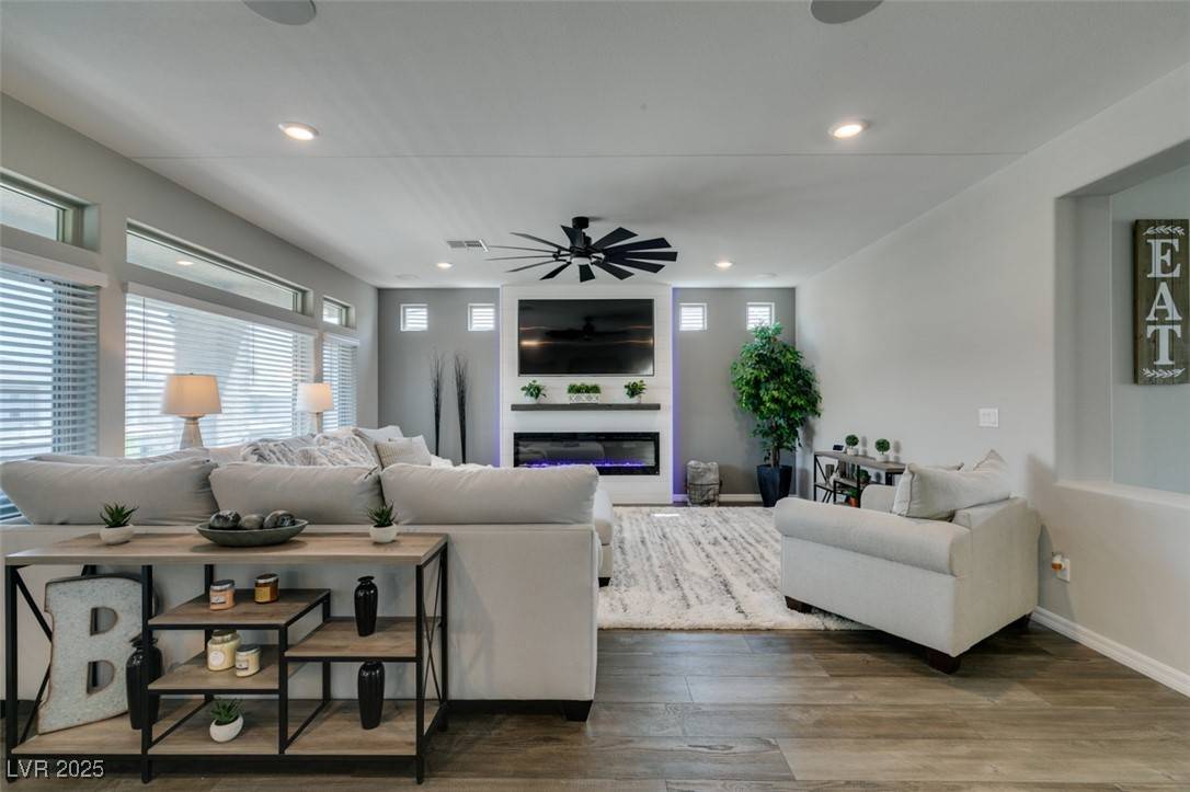 Las Vegas, NV 89113,7077 Sunland Hills AVE