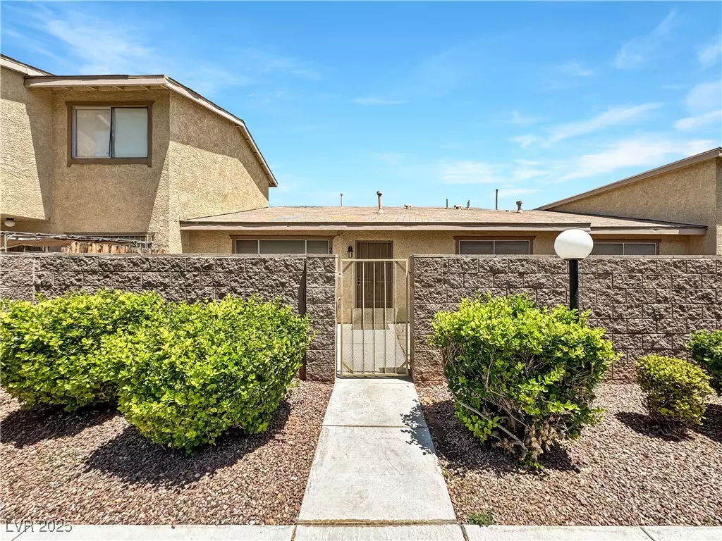 Las Vegas, NV 89108,2204 Short Pine DR