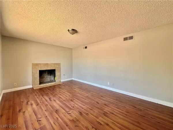 Las Vegas, NV 89147,4766 Knollwood DR