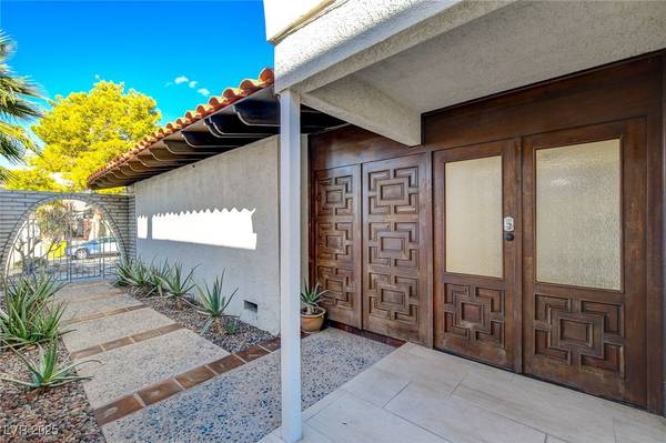 945 Vegas Valley DR, Las Vegas, NV 89109