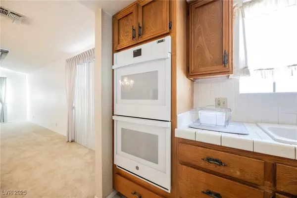 Las Vegas, NV 89119,2004 Canterbury Dr DR