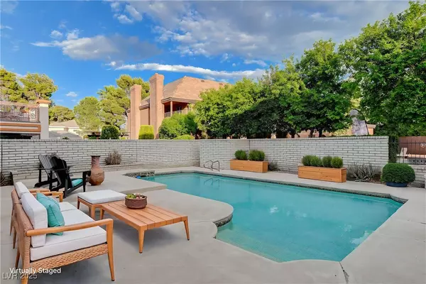 945 Vegas Valley DR, Las Vegas, NV 89109