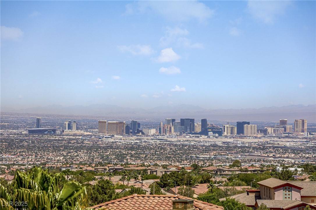 Henderson, NV 89052,2555 Hampton RD #7304