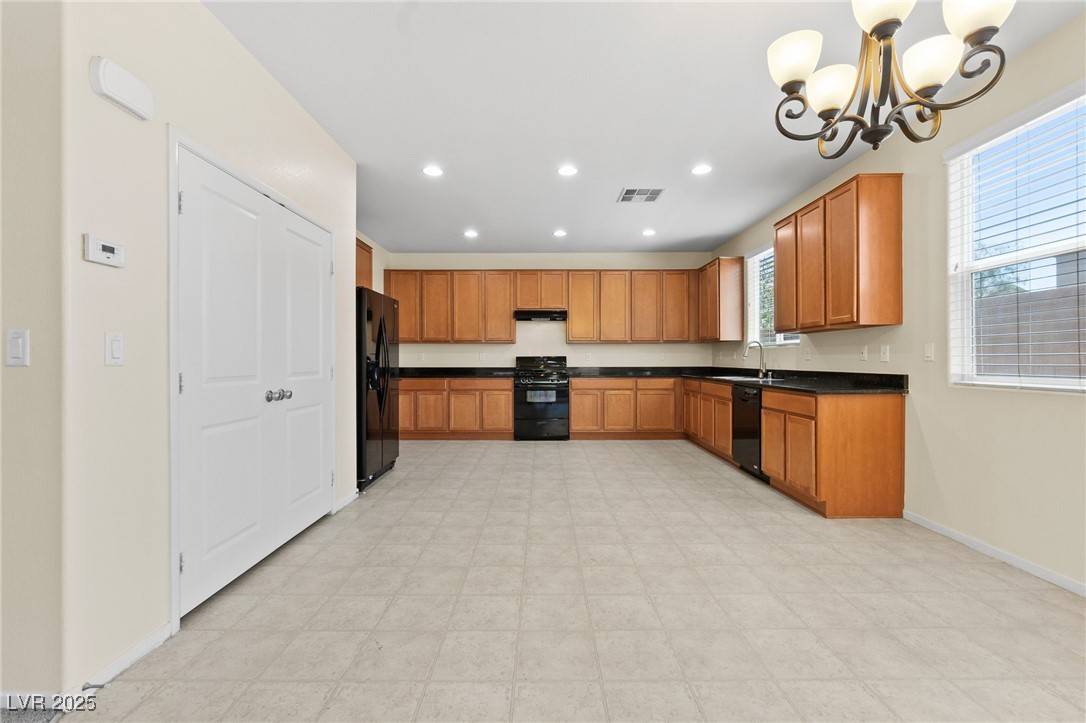 Las Vegas, NV 89129,10581 HAMDEM AVE