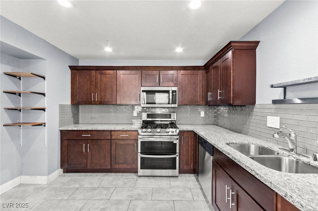 Henderson, NV 89014,2062 Club Crest WAY