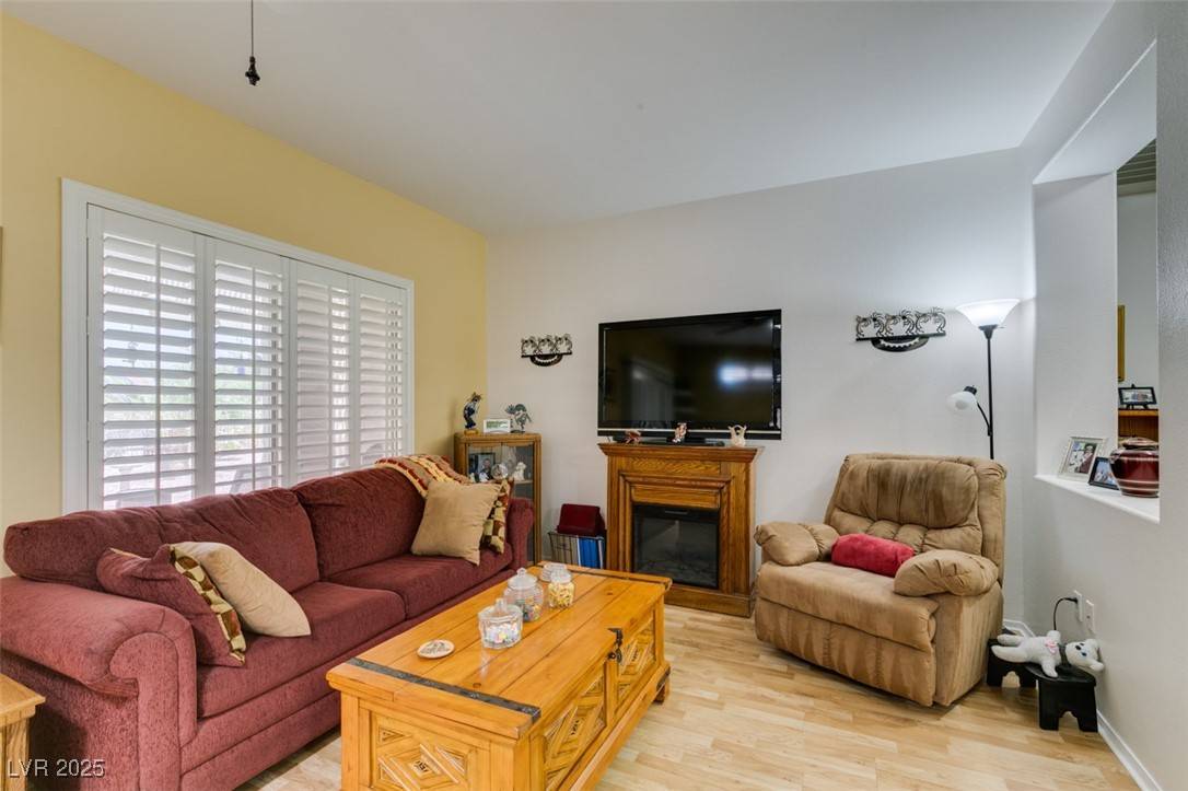 Henderson, NV 89012,2120 Desert Woods DR