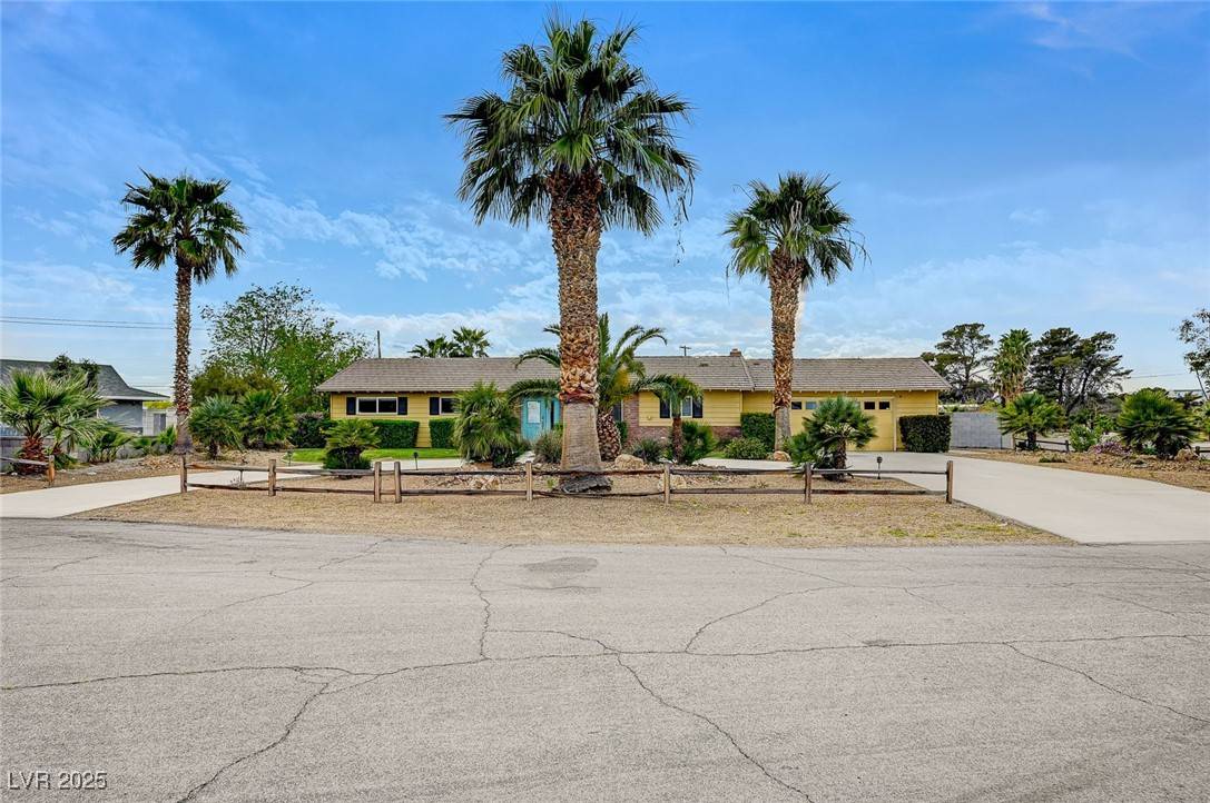 4669 Saddle PL, Las Vegas, NV 89119