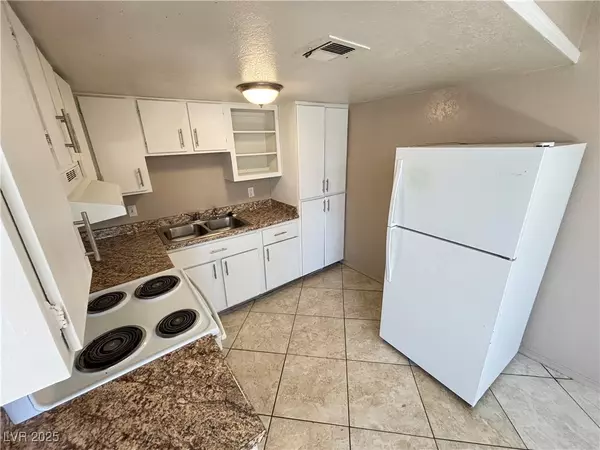 Las Vegas, NV 89115,4284 Vornsand DR #4