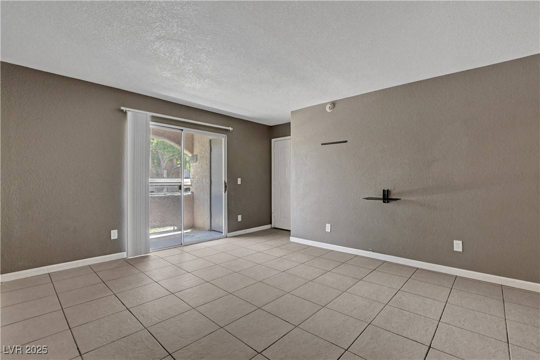 Las Vegas, NV 89107,201 Mission Laguna LN #104