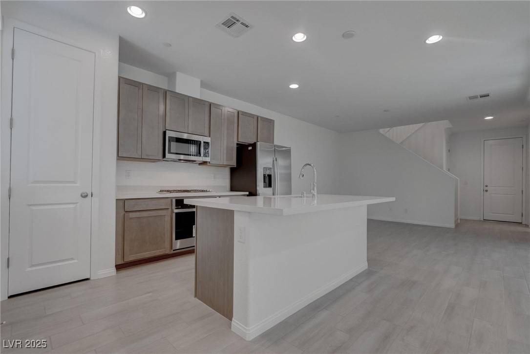 Henderson, NV 89011,592 Celebratory PL