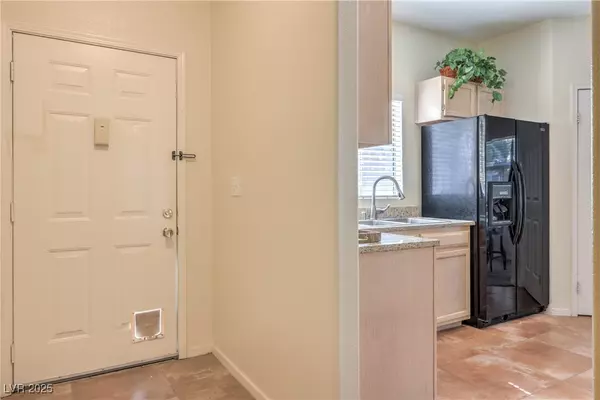 Las Vegas, NV 89120,6480 Annie Oakley DR #624