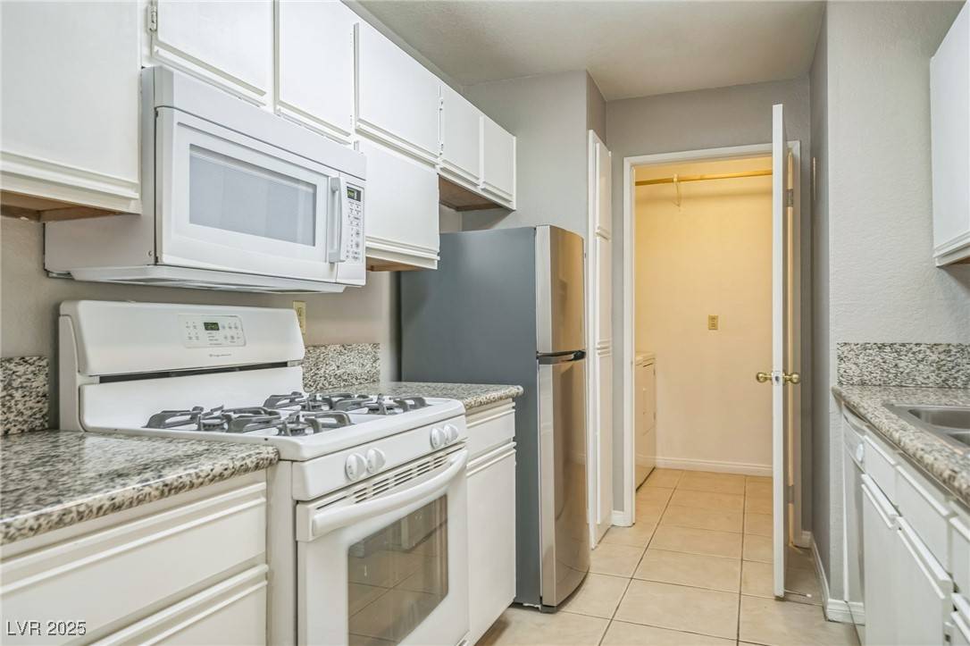 Las Vegas, NV 89117,2200 S Fort Apache RD #1249