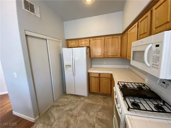 Las Vegas, NV 89149,4920 Black Bear RD #203