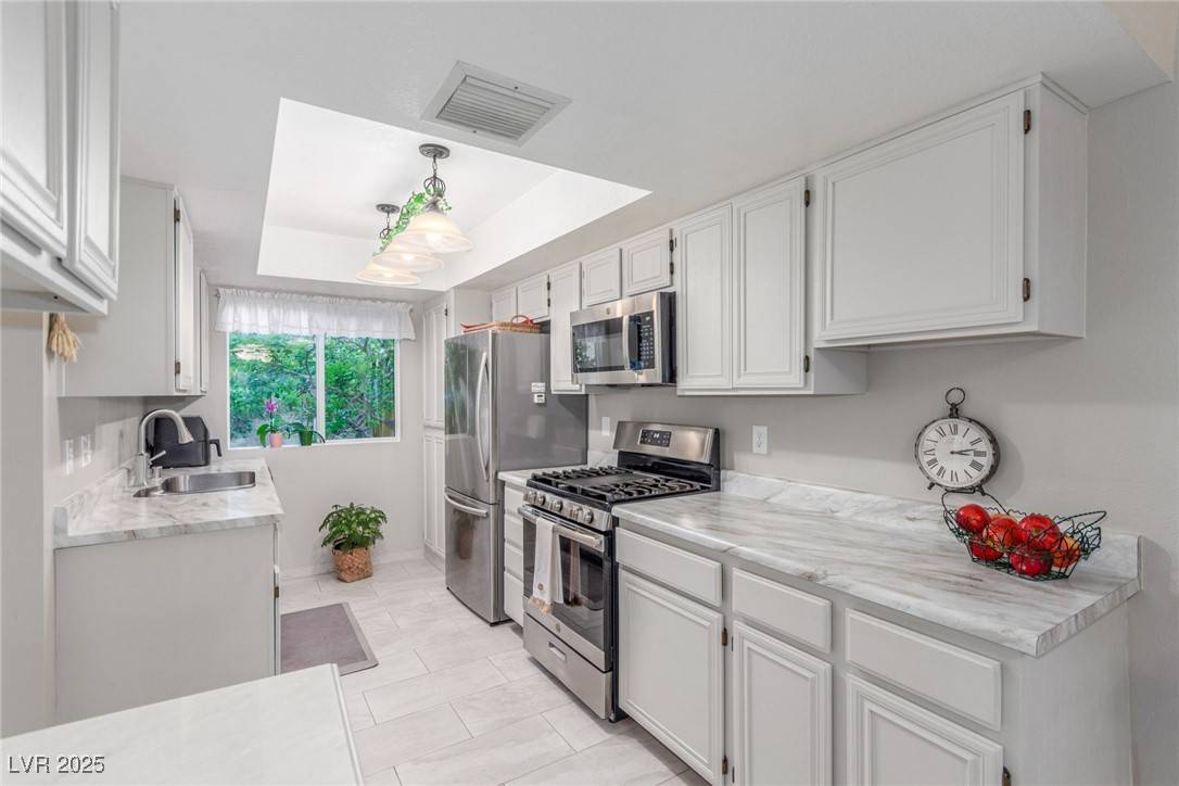 Henderson, NV 89015,768 Lawrence DR