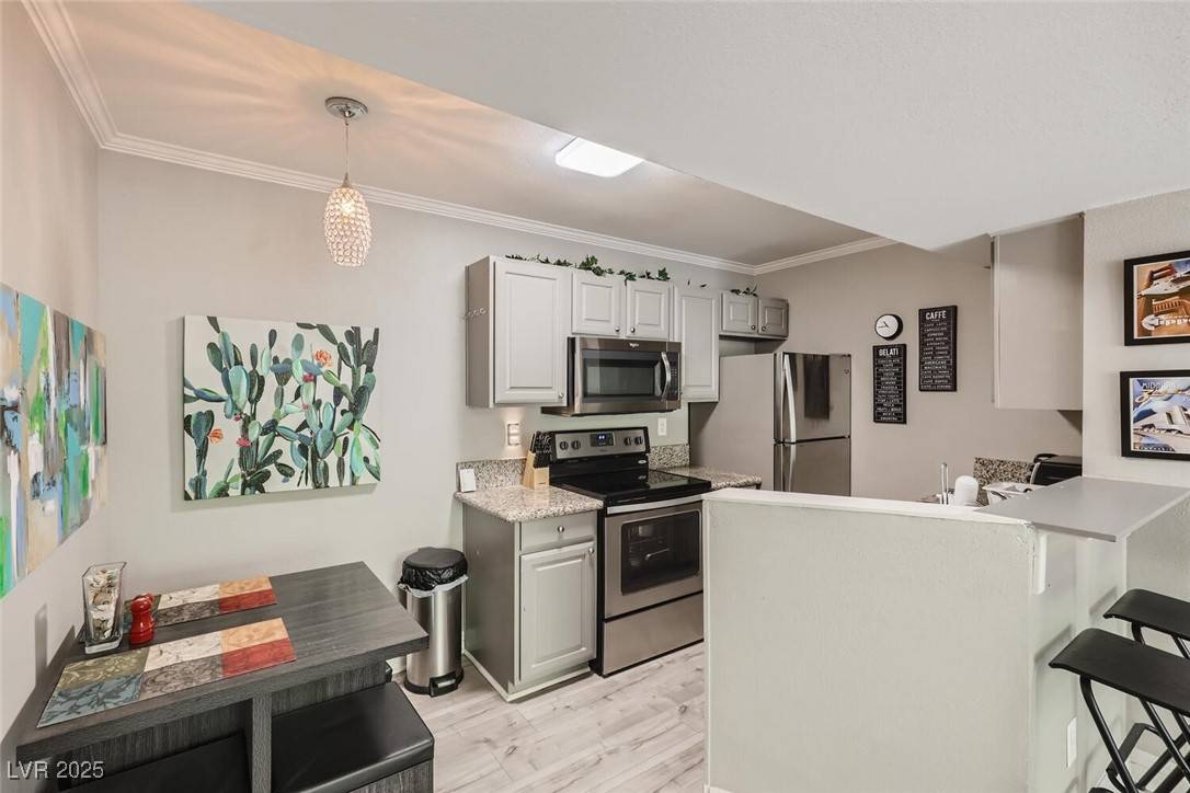 Las Vegas, NV 89118,5146 S Jones BLVD #207