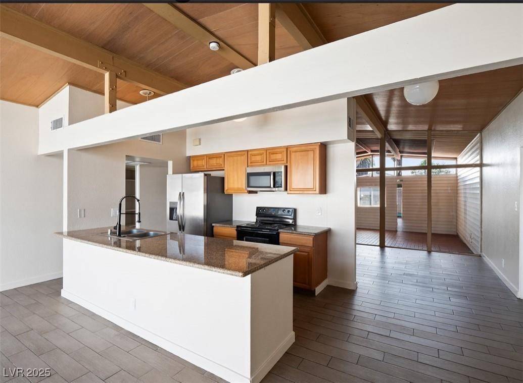 Las Vegas, NV 89107,6112 Fairwood CIR