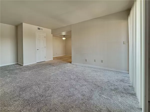 Las Vegas, NV 89103,4943 Indian River DR #133