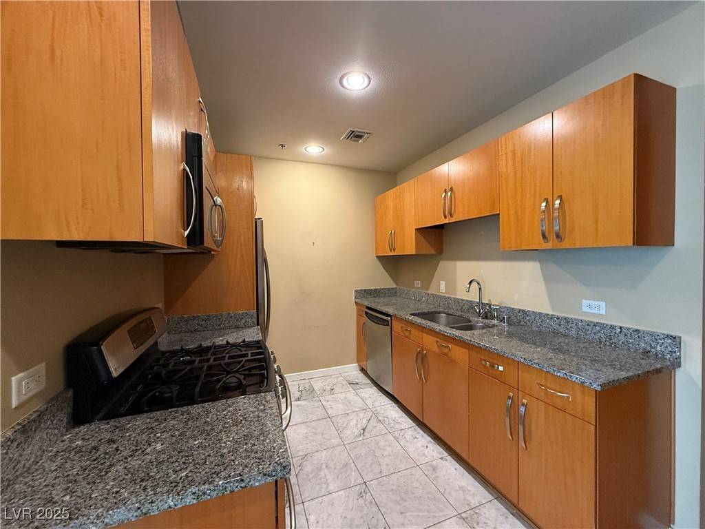 Las Vegas, NV 89103,4575 DEAN MARTIN DR #1202