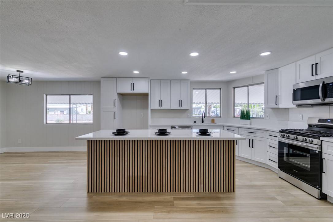 3393 Katmai DR, Las Vegas, NV 89122